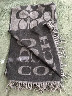 NWOT Coach Signature Fringe Cashmere Wool Reversible Logo Scarf